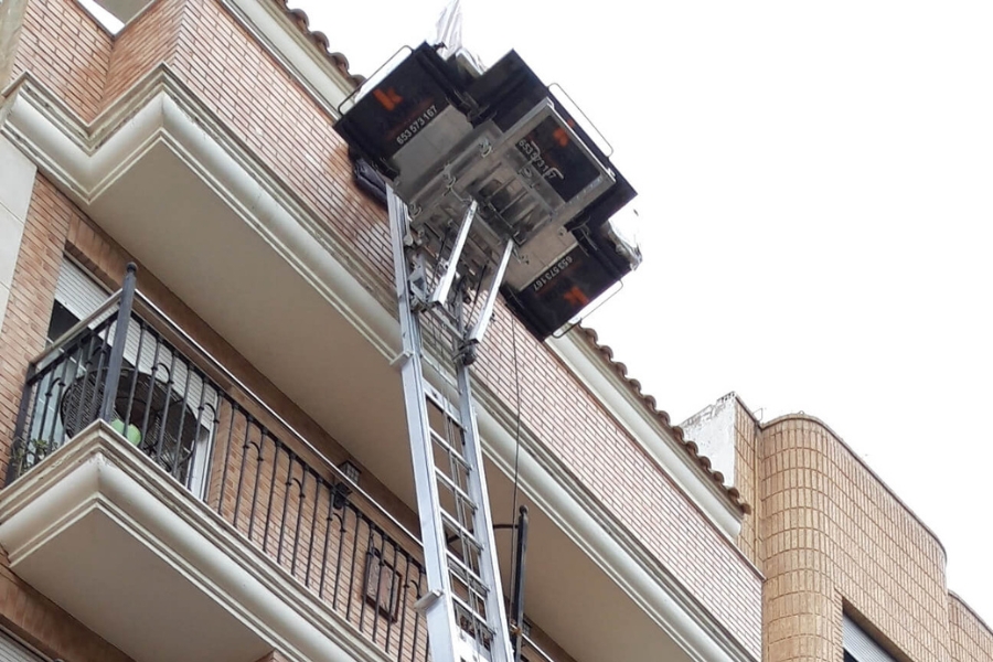 Contratar elevador mudanzas